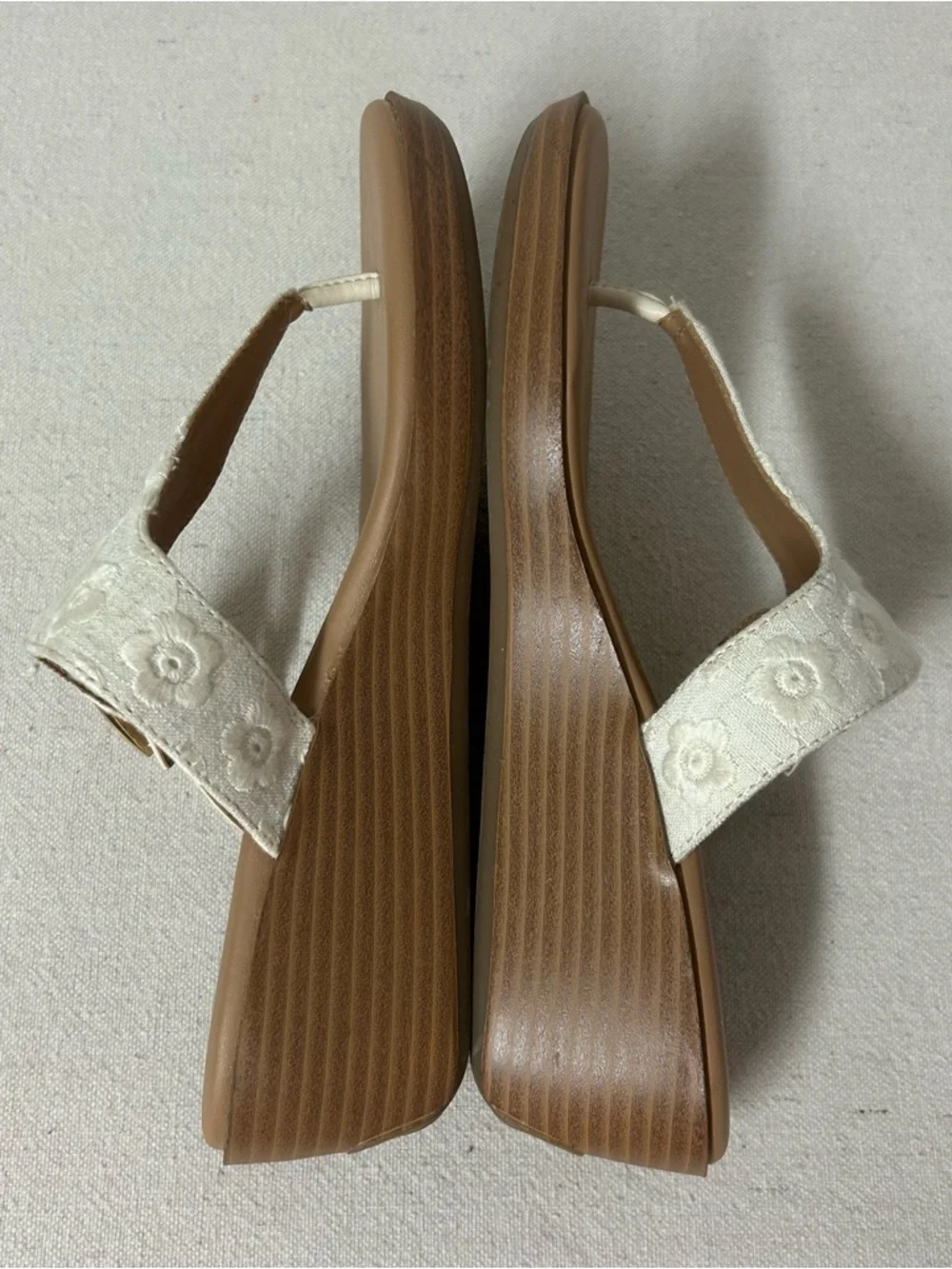 Aerosoles Indya Sandals Women’s 7M Ivory Embroidered Fabric - Picture 6 of 10